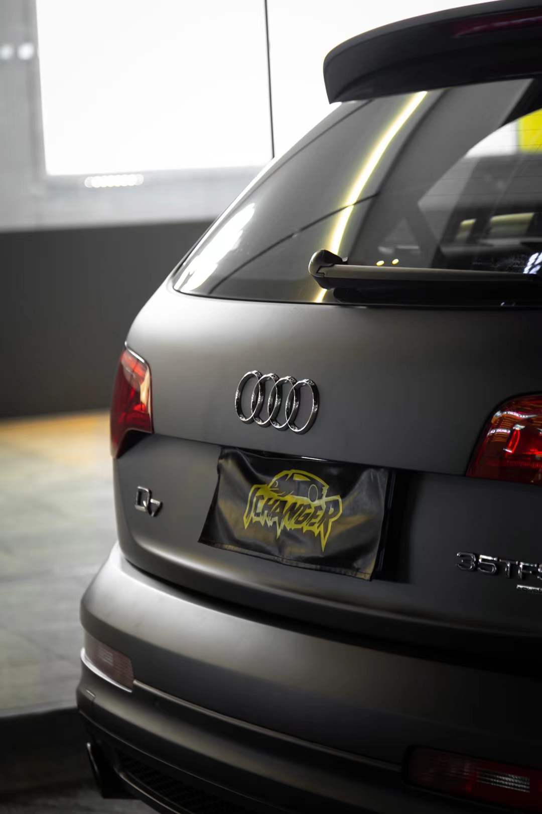 奥迪q7全车黑化ichangericr改变者亚面电镀黑改色膜