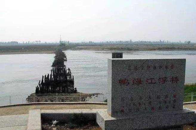 第五站:鸭绿江燕窝浮桥遗址鸭绿江浮桥是一座木桩结构的列柱式铁路