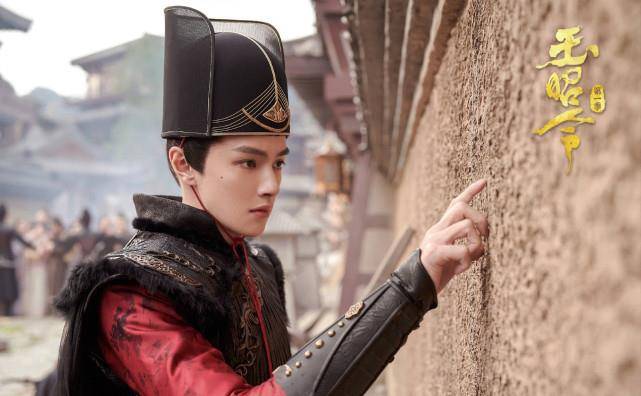 加之,谢君豪的眼神戏非常出色,他将江文卿的狡猾,沉稳,野心勃勃的心理