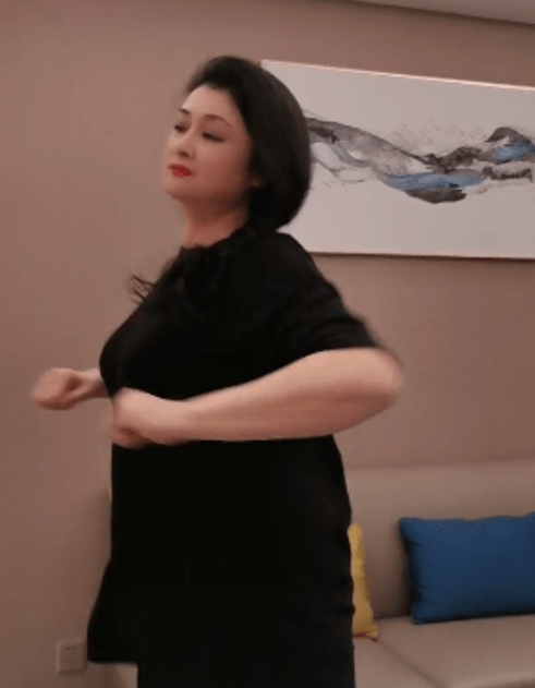 乡村爱情谢大脚瘦身成功49岁身材似少女配得上村花称号