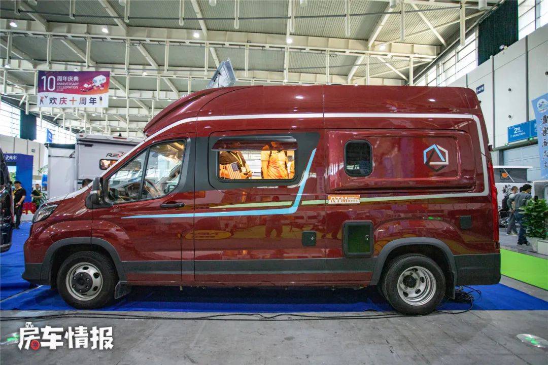 奇瑞瑞弗新車實拍,配2.0t 6at,為年輕夫妻打造的旅行時尚座駕