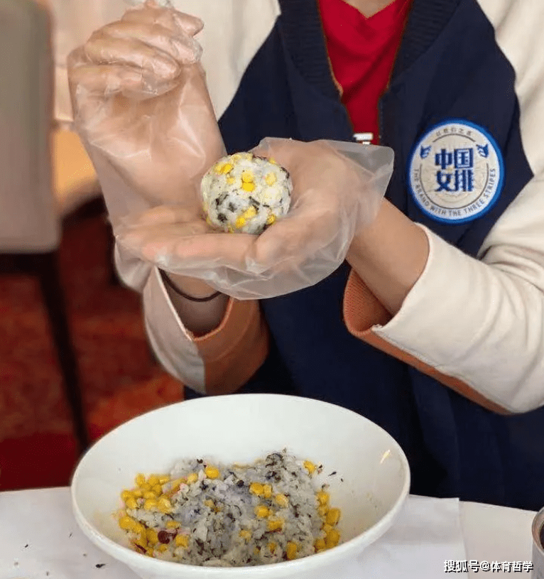 大米饭怎么做成饭团 4966845fab3e426bae3a3af79e317e81.png