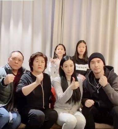 网络|钟丽缇瘦太多了，瓜子脸瘦成“锥子脸”，脸比女儿还要小