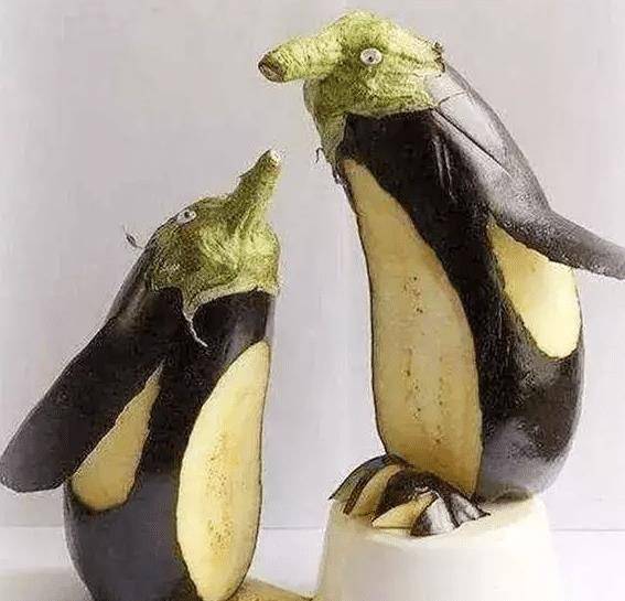 用果蔬做动物,躲过了小鸟,躲过了刺猬,却没能躲过胖乎乎的熊崽!_蔬菜