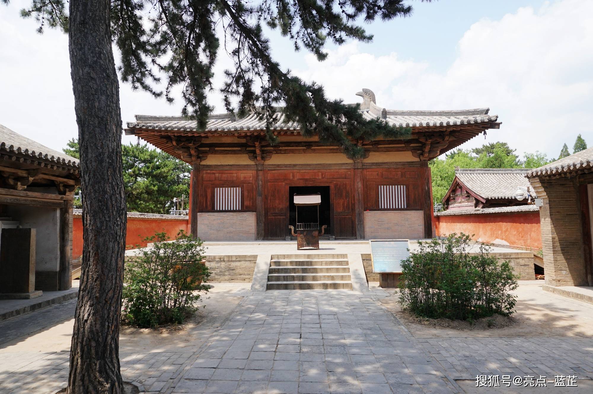 南禅寺亚洲最古老的木结构建筑现在游客能参观的就只有大佛殿