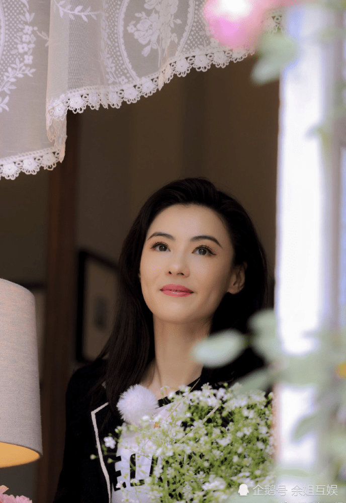 原创谢霆锋前妻视野超前张伯芝综艺谈育儿成就与王菲两人相比