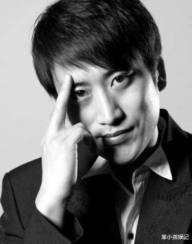 乡村爱情里最不起眼的村官，戏外是富二代，没事用金条装饰盆栽