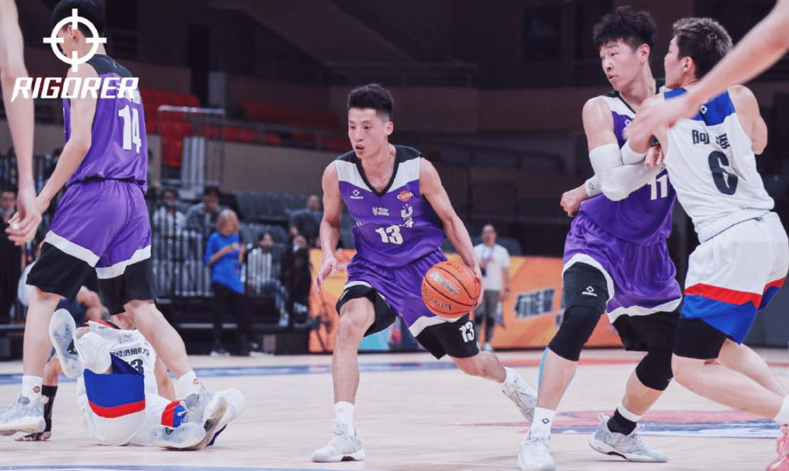 谢立石少年成名,高中时期就读于潍坊一中,他和清华大学的后卫王岚嵚是