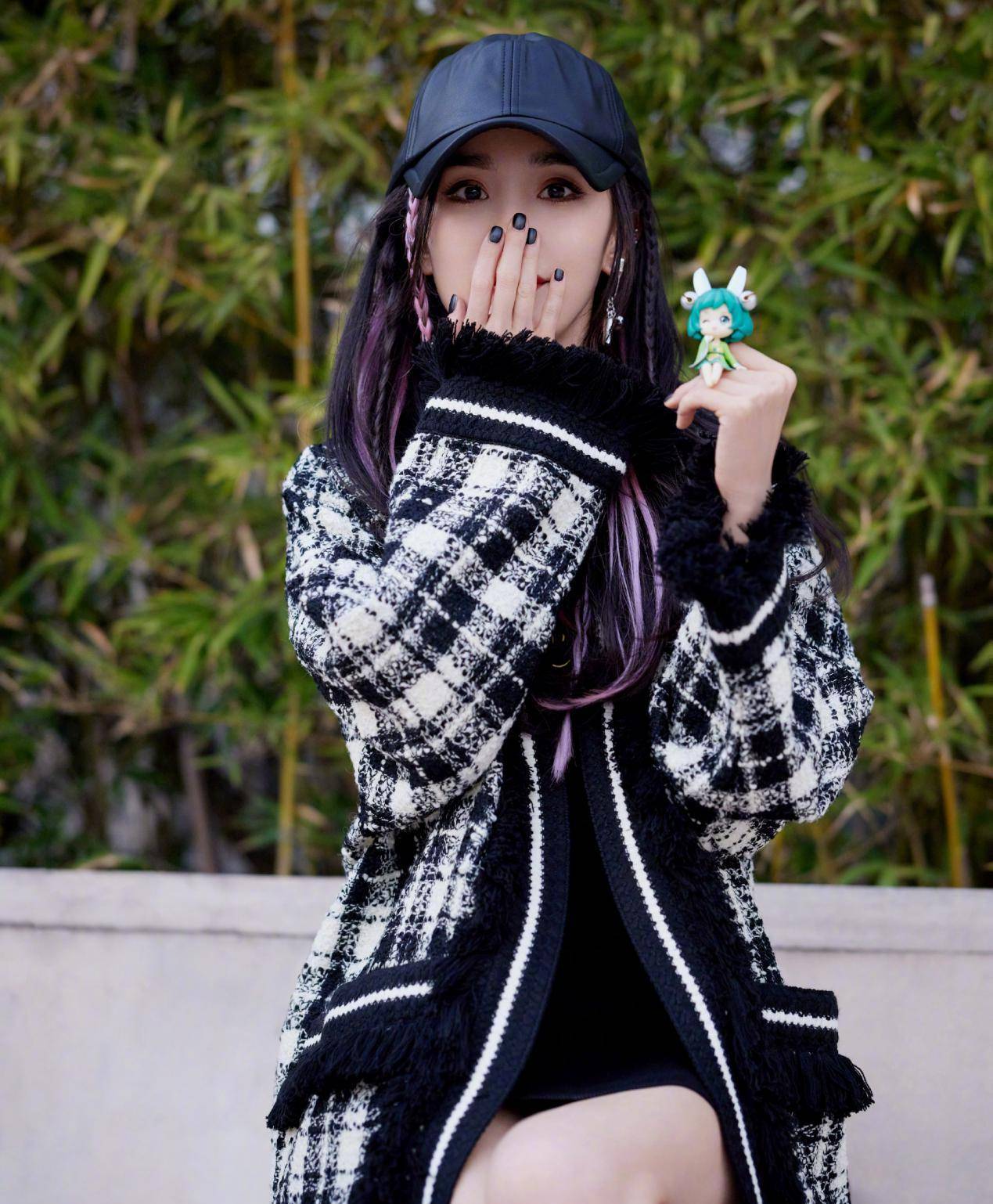 本人|辣妈杨幂用一件“格纹外套”穿出游戏少女感，减龄但又不缺女人味