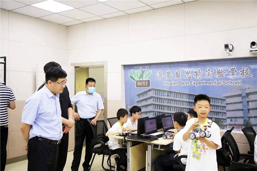课程|河南郑州航空港实验区和郑州人工智能研究院领导到贝思特实验学校指导