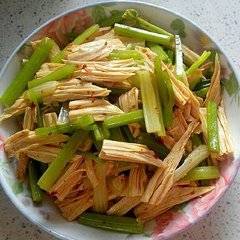 芹菜怎么吃可以降三高 c2fd823b0a0548b5b725024a1ac25425.jpeg