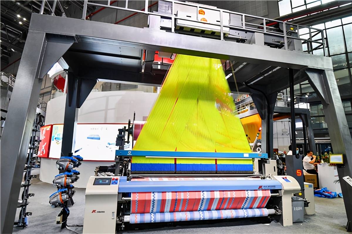 在沪举行的中国国际纺织机械展览会暨itma亚洲展览会进入第二天,作为