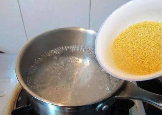 小米是开水下锅还是凉水下锅好 b3f764e8e89b4dc5a174882fd1727edd.jpeg