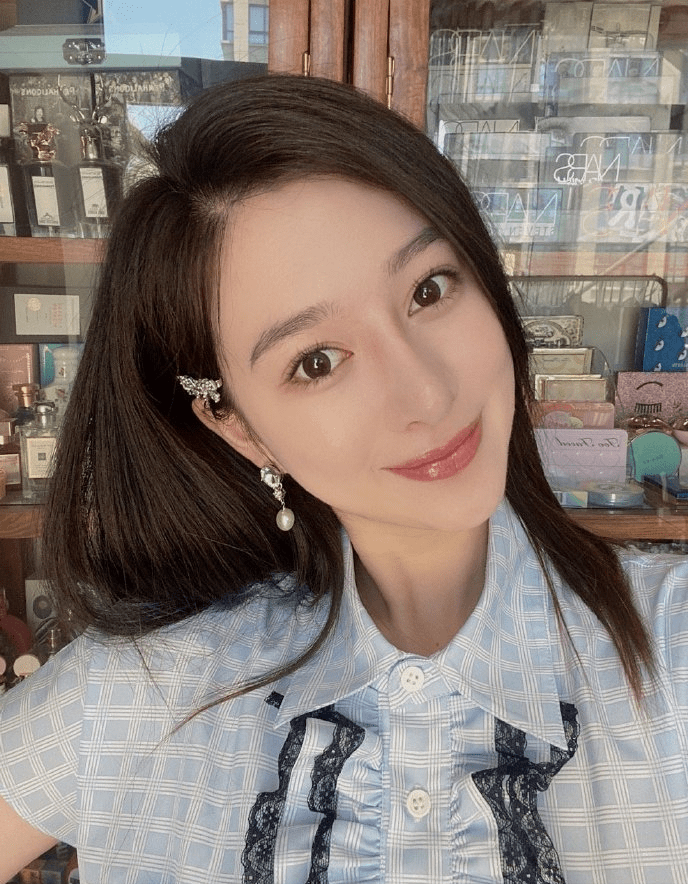 网友们却疯狂吐槽太假了_侯紫薇