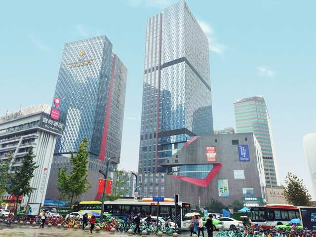 雄飞中心和林恩国际酒店实景照片