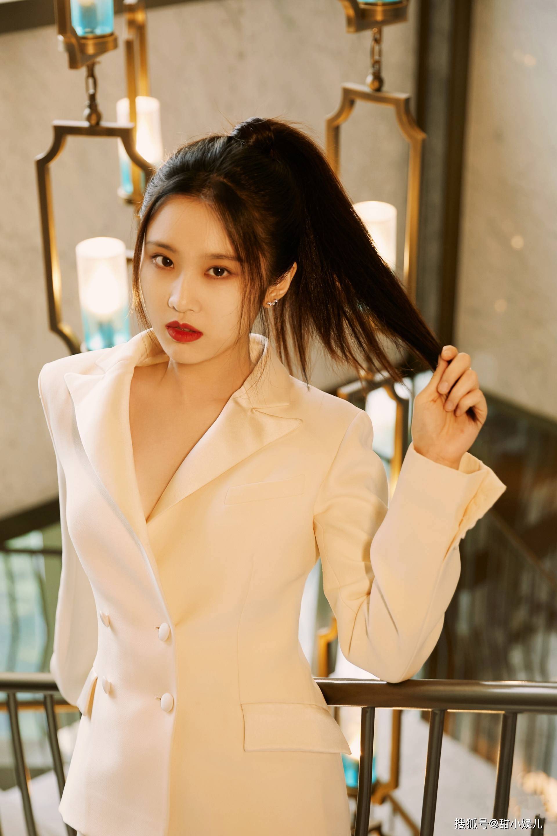 "和颂公主"周也:神颜和资源加持下,她离爆红只差一部作品