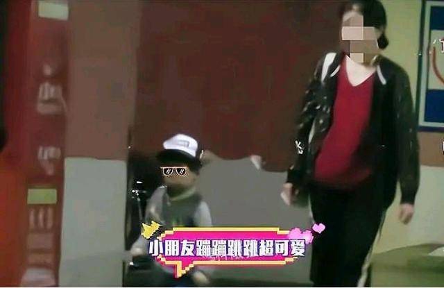 说悄悄话的照片 79ffca28759d456db98a6c30150ff113.jpeg