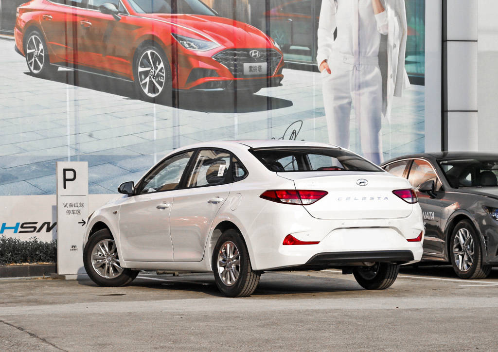 低价自动挡三厢合资车打工人买得起开得起养得起实拍现代悦动