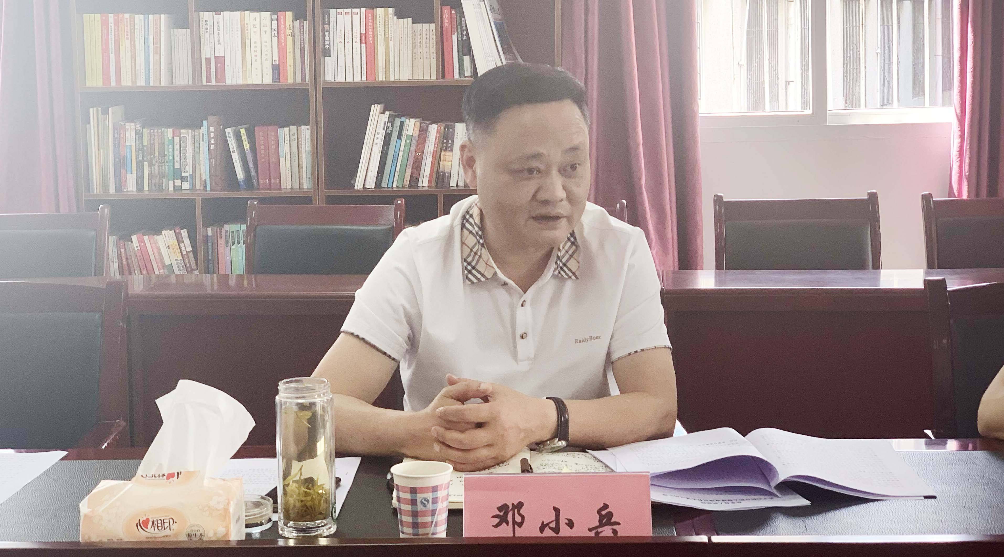 盐亭县卫健局党委书记局长邓小兵一行前往盐亭县人民医院开展调研