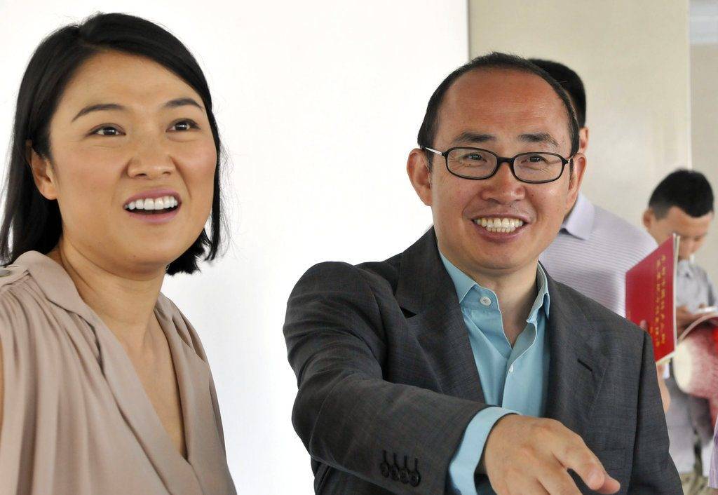 原创脱身房地产成功卖掉soho中国潘石屹夫妇套现195亿元