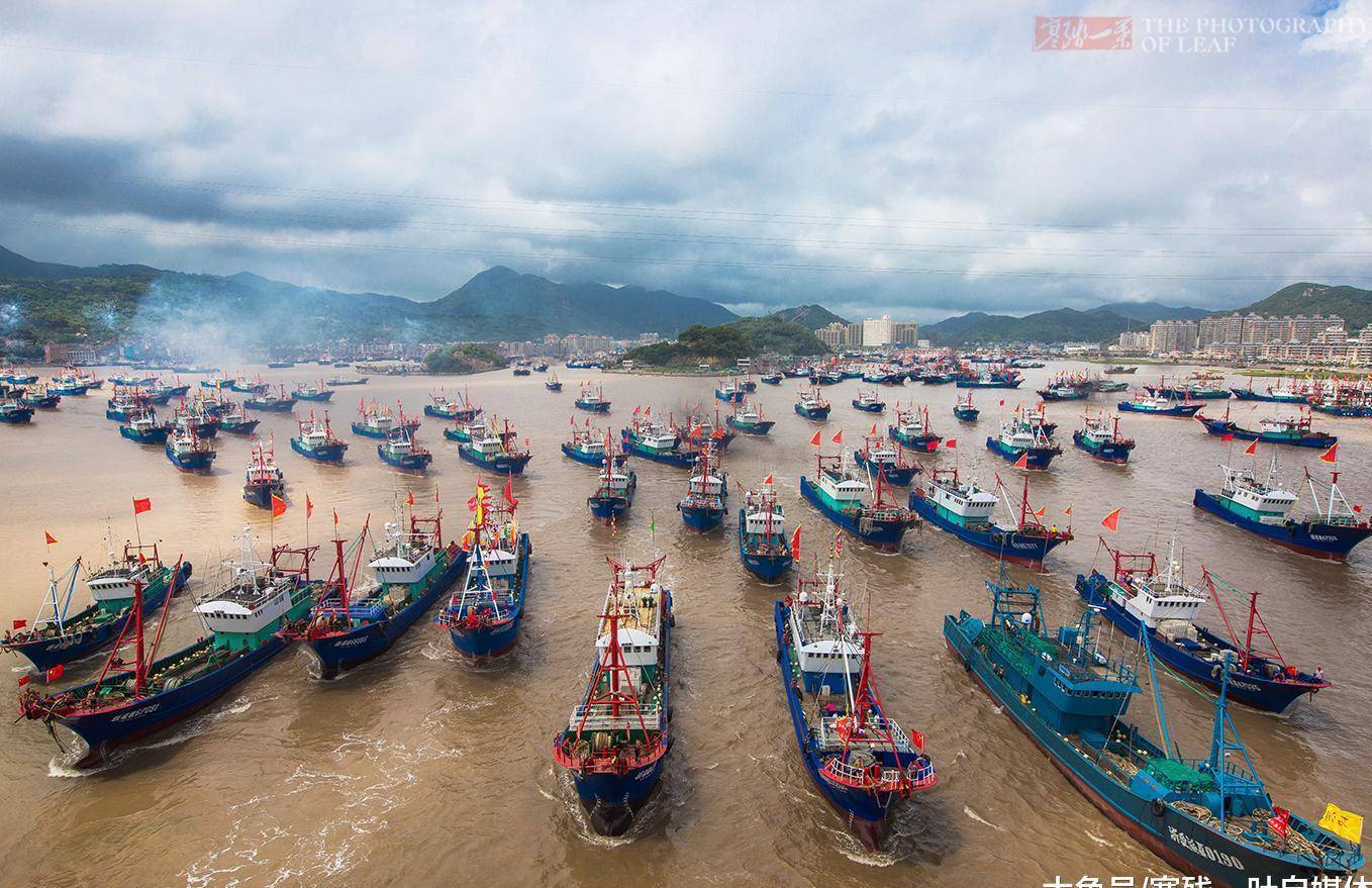 原创浙江开渔啦千艘渔船同时出发场面壮观石浦镇80男人出海捕鱼