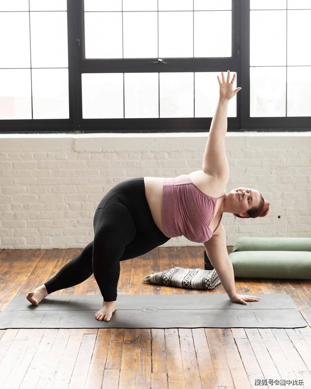 原创美国姑娘从小胖到大体重直冲300斤如今成另类瑜伽老师