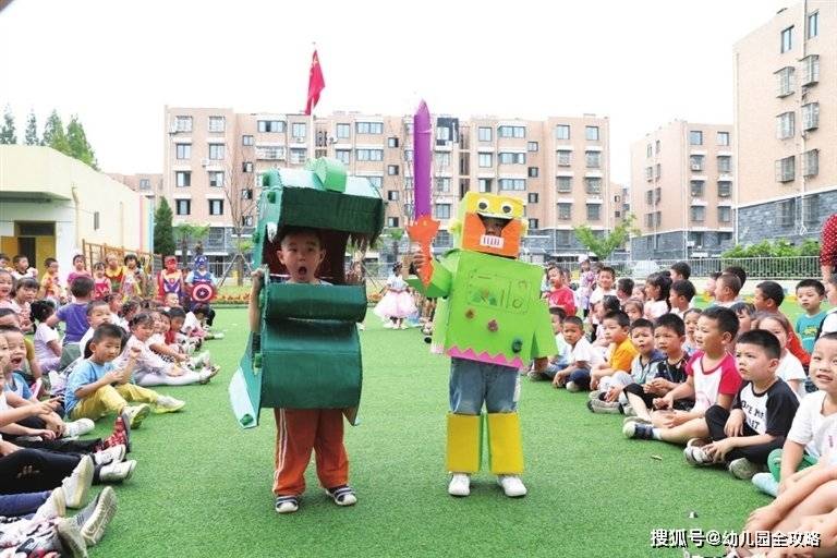 幼儿园环保服装设计大bsport体育赛：家长花样百出另类“攀比”笑yue了！(图6)