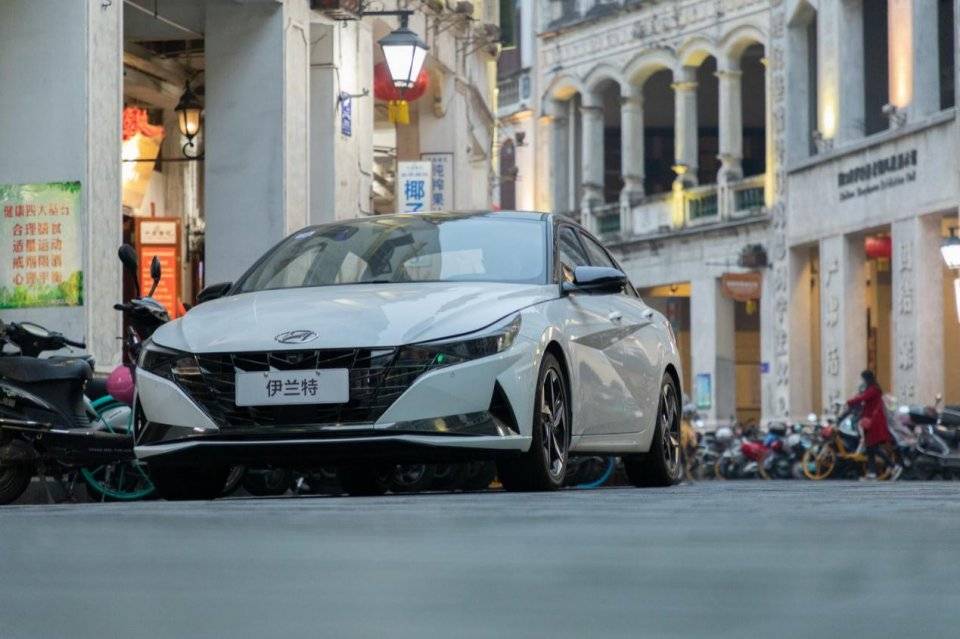 伊兰特和轩逸经典哪个好开 103e8ff25a6d45ec93ba8760320d760b.jpeg