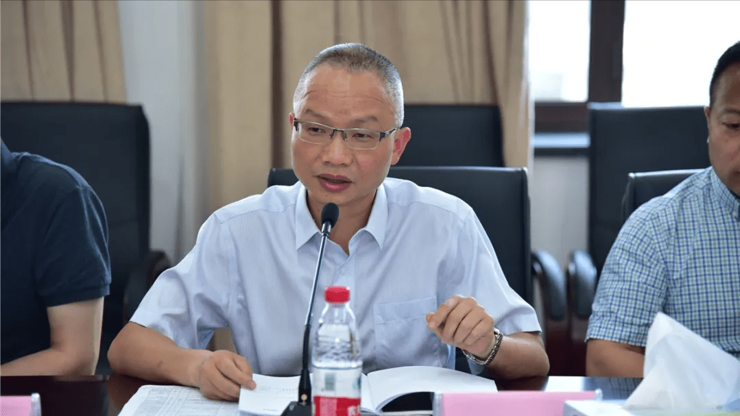 孙洪亮首先代表绍兴市第一中学对各位老领导和校友会,教育基金会的