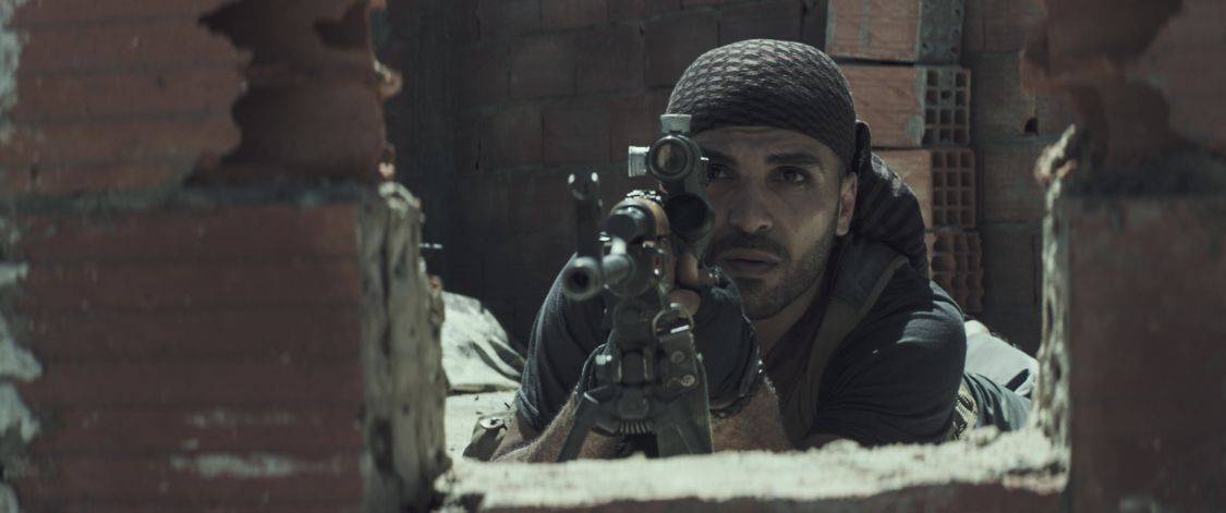 图片[5]-伊拉克战场上一名狙击手，恐怖分子以高额奖金请职业狙击手猎杀他-魔性次元