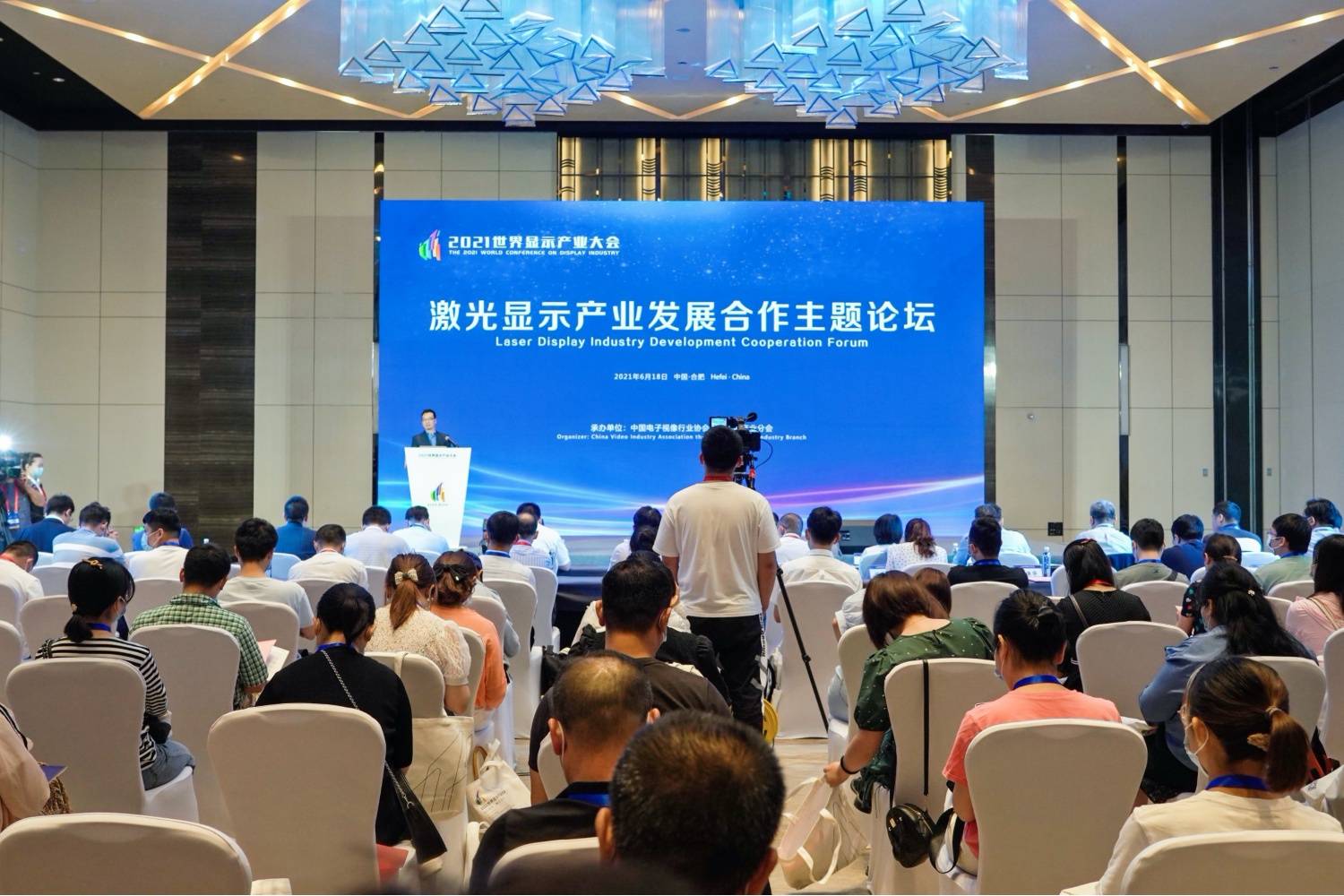 技术消费市场三力合一,激光电视打开全民大屏普及新通道-家电圈官网