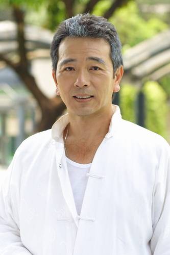 张晨光直播一直被网友攻击,质疑不去拍戏要来卖货,情绪崩溃哭了