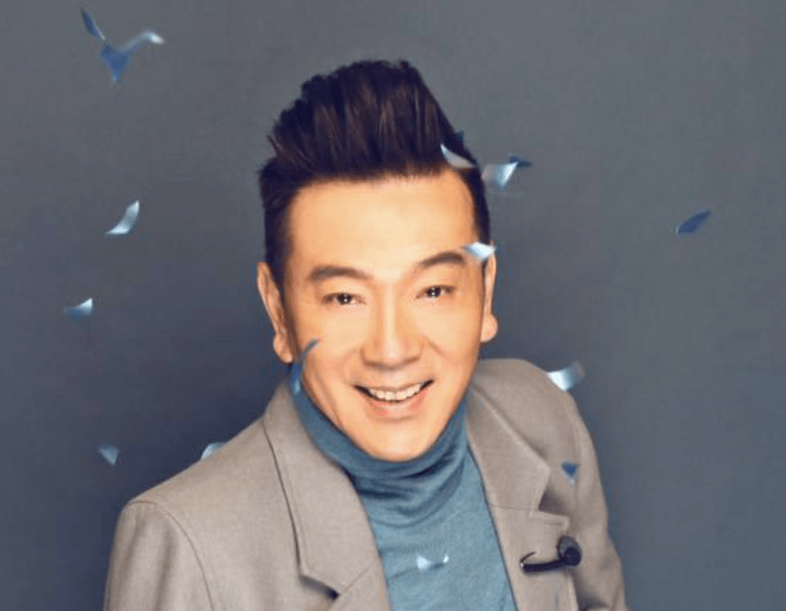 赵宝刚导演大热的《奋斗》中,他饰演佟大为(陆涛)的父亲.