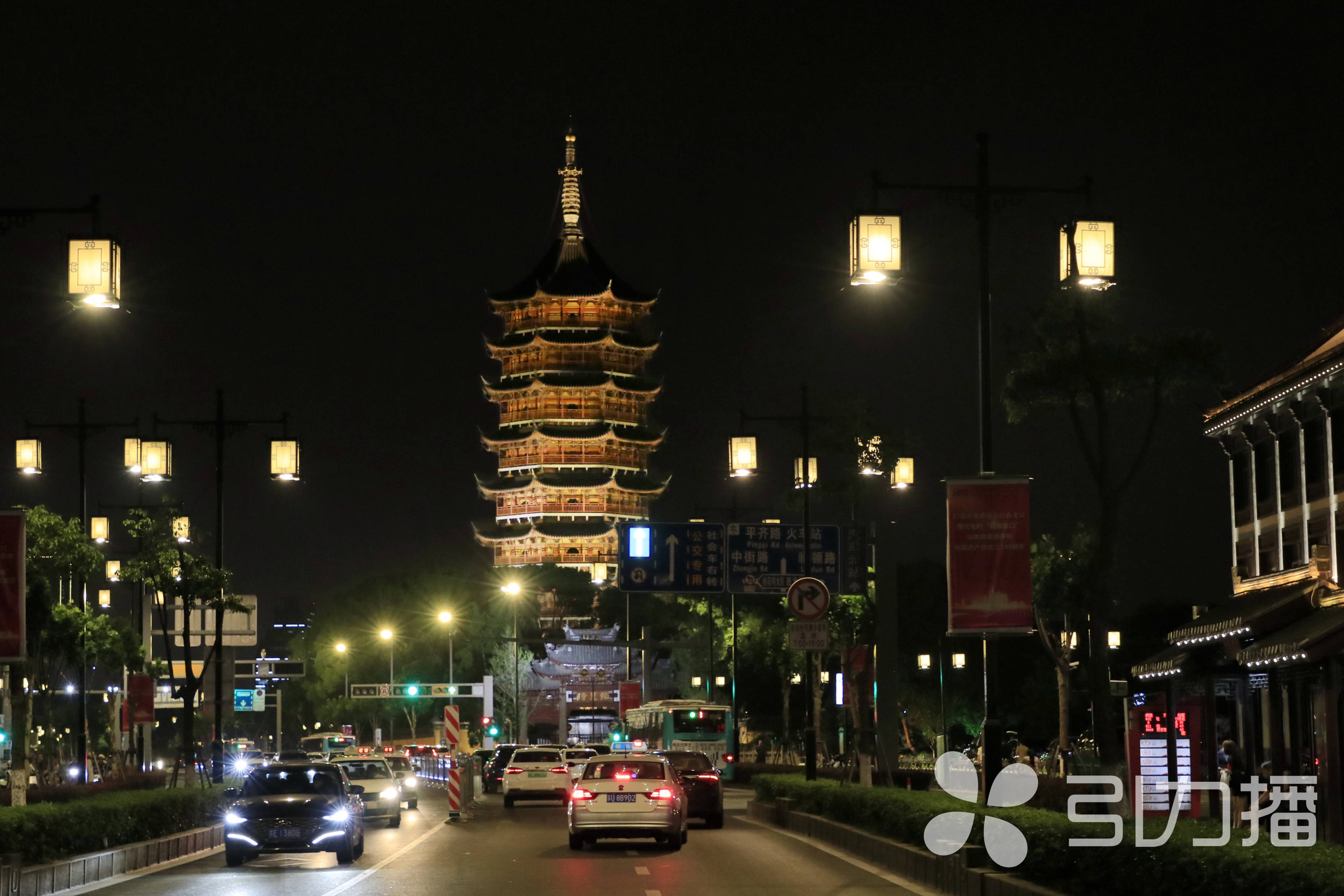 苏城宝塔绽放璀璨光华唤醒古城夜色魅力