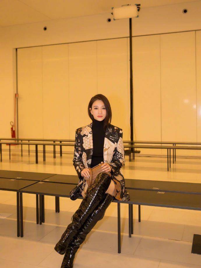 谢娜朱丹陈坤帮了半个娱乐圈的她43岁美炸米兰时装周