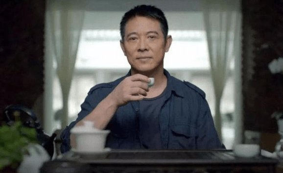 58岁李连杰近况如何?独坐山洞冥想,如今疑似"脱胎换骨"_电影