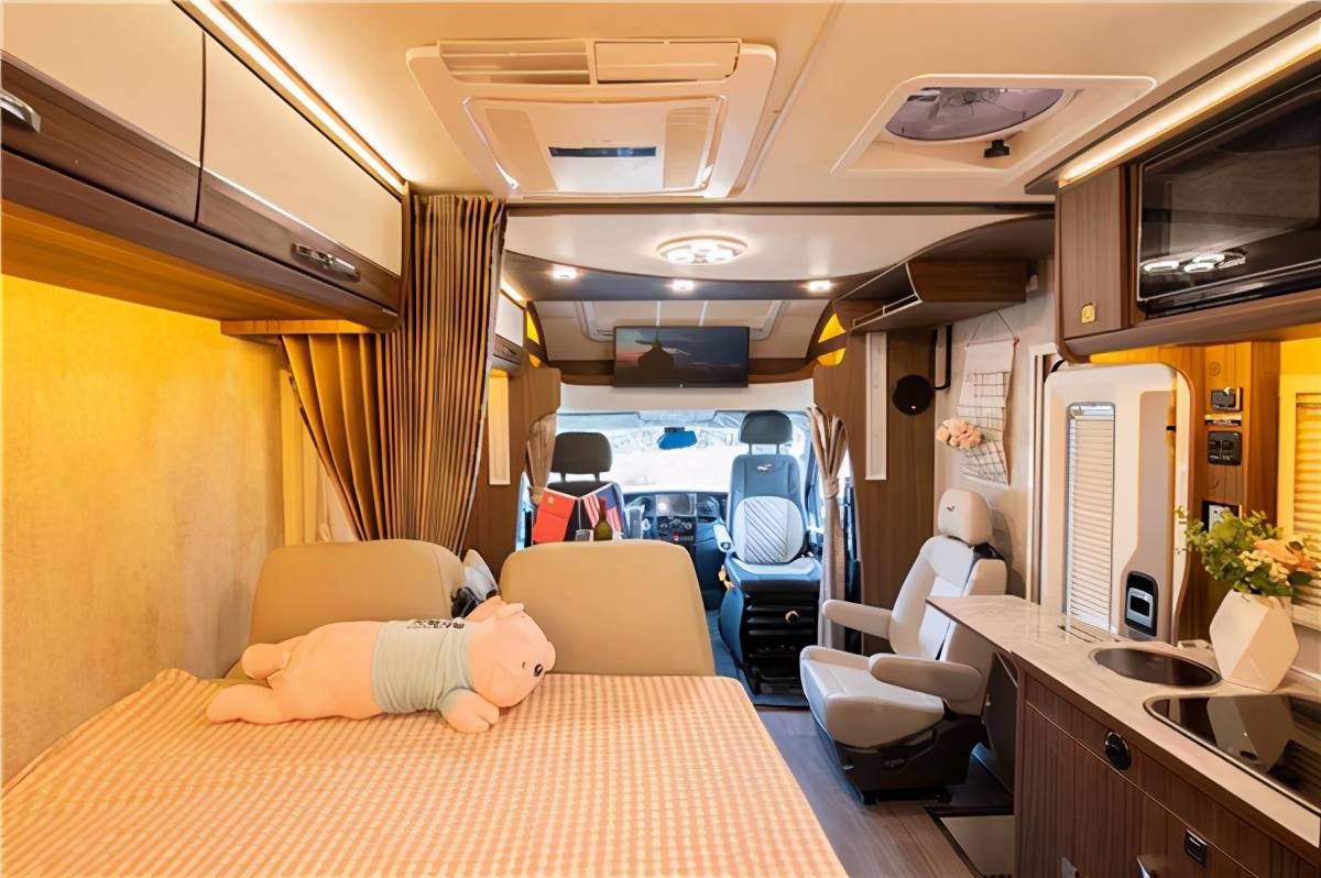 新款瑞弗t800依维柯小额头房车,国内七星卓越级别售后服务
