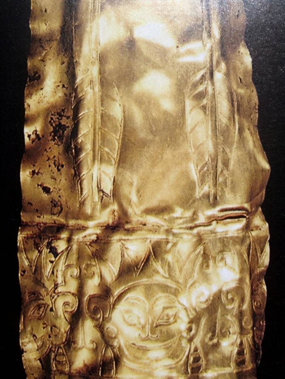 三星堆金杖被认为是权杖可有人根据上面图案推断它另有用途