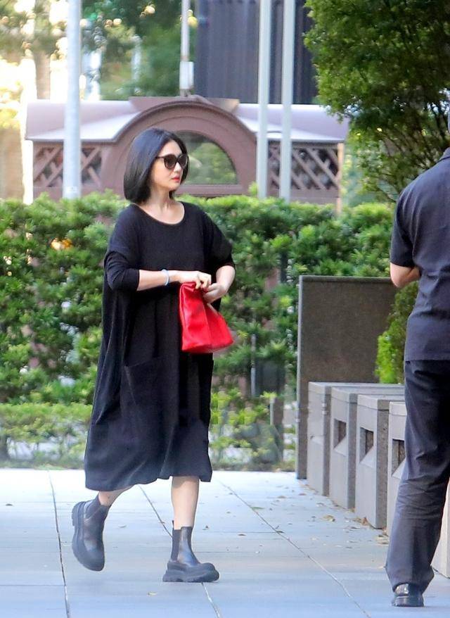 原创大s久违营业穿搭时尚大秀好身材梳少女齐刘海神似妹妹小s