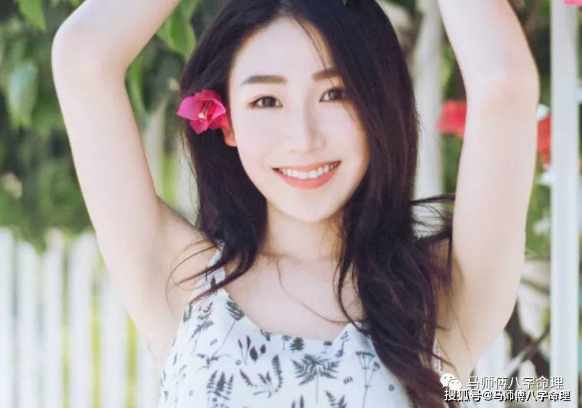 比劫过旺的女命八字特征