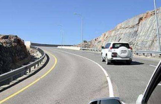 自动挡车型下坡时需要空挡踩刹车吗老司机记住这操作别再犯