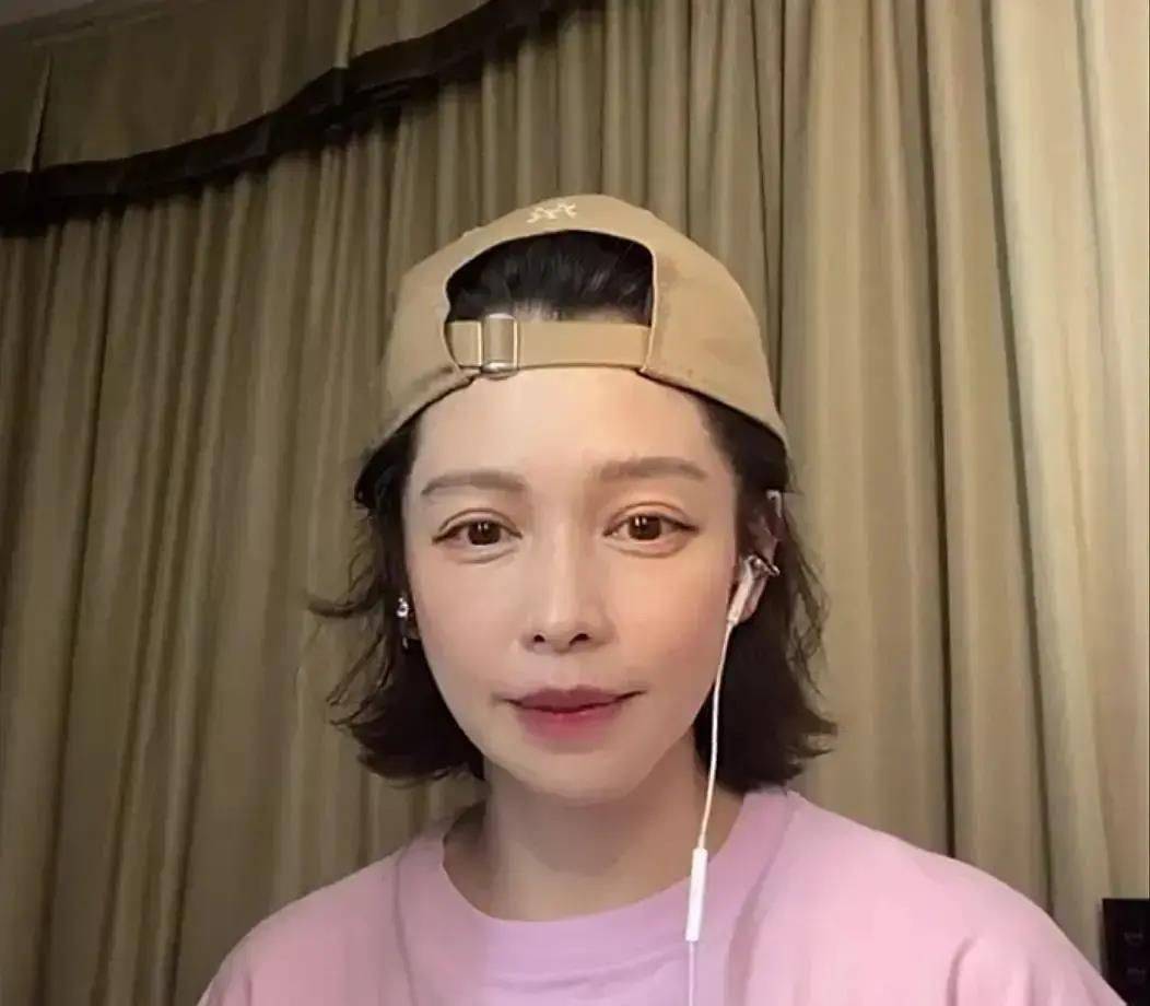 徐若瑄直播视频开了十级滤镜卧蚕还是很假还不如素颜自在点