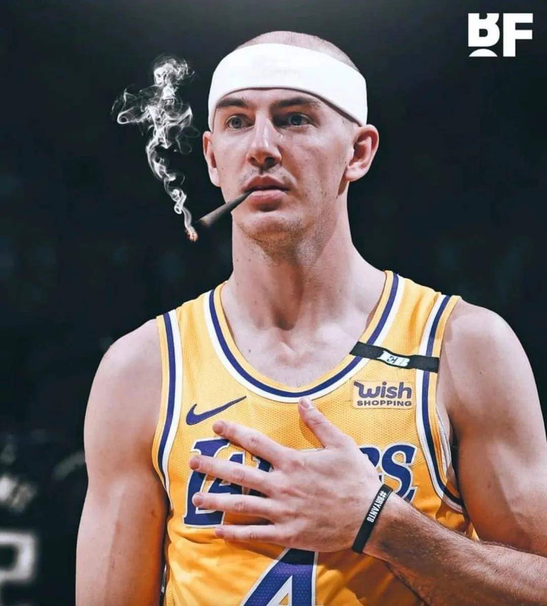 这不,就在刚刚,美媒lakers supply报道,卡鲁索因持有毒品在得克萨斯