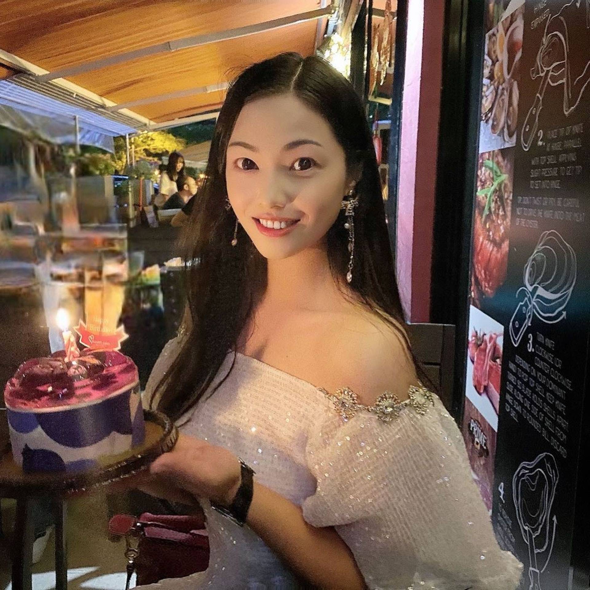 原创69岁李龙基小28岁妻子近照曝光颜值不输明星物业全归妻子名下