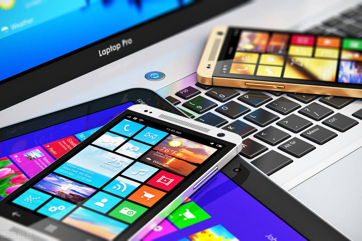 网友|微软正式推出Windows11系统，微软CEO暗讽苹果上了热搜，网友笑了