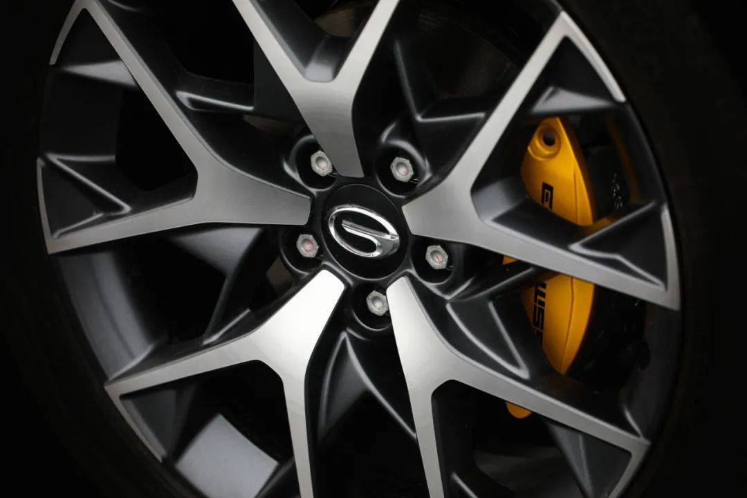 100万跑车排行榜前十名_零百6.95秒!十万的平民跑车!