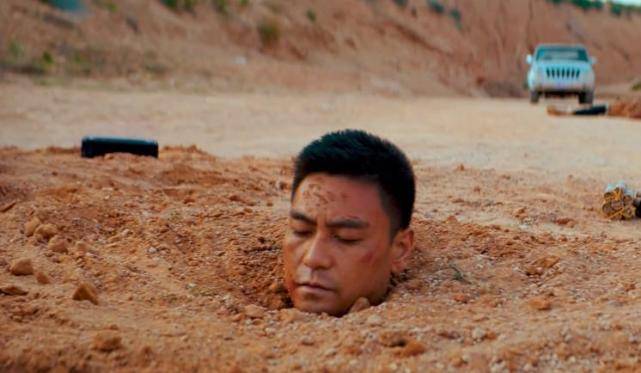 原创《漠北追击》上映,缉毒英雄激战戈壁滩,一部短小精悍的电影