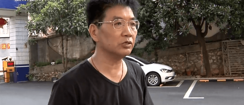 35岁外孙借了外婆100万不还,还把老人赶出了家门_黄涛