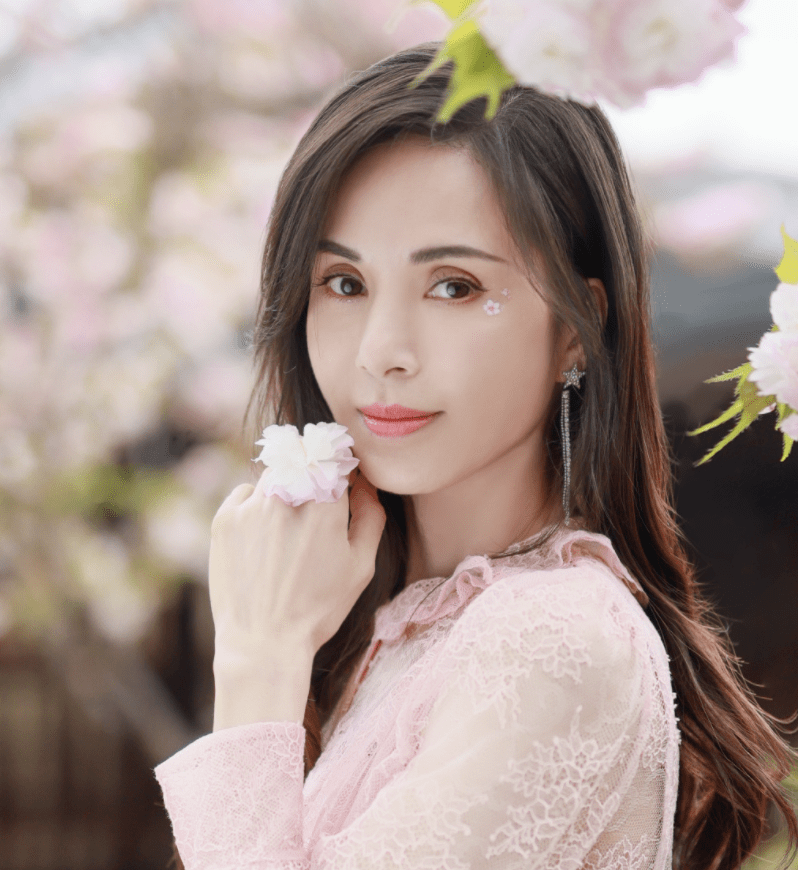 中年女星太瘦其实不好看 李若彤干瘪凹陷 郑秀文面黄肌瘦皮包骨 健身