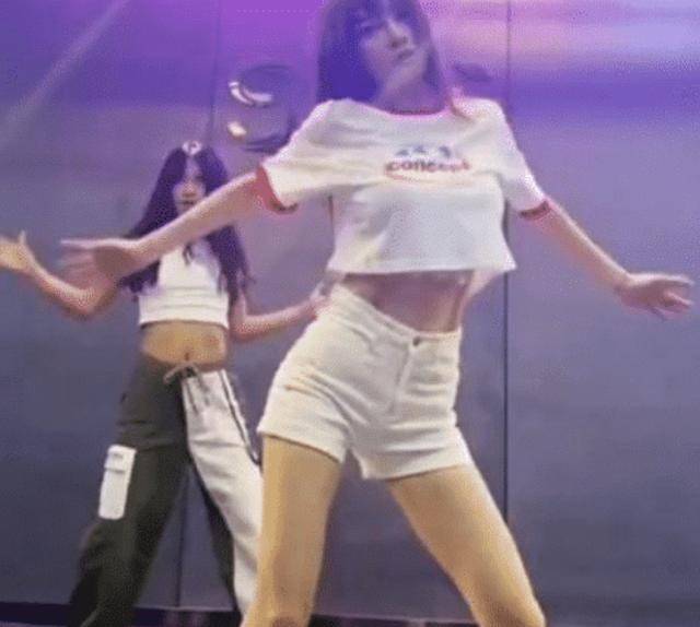 十三姨惊艳跳舞视频 01b92e8165ea43efa4733cd71fadff6e.jpeg